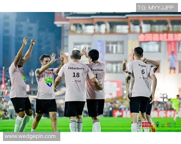 当今足坛球迷热情高涨群星闪耀共绘绿茵场辉煌盛宴