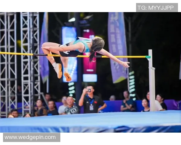 巨星燃情沙滩足球赛上演激情对决掀起全民热潮 巨星燃情沙滩足球赛上演激情对决掀起全民热潮