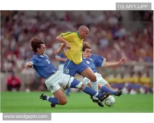 2016年退役足球巨星盘点：曾经的辉煌与告别时刻